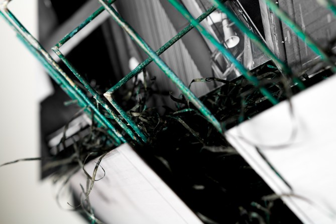 Enclose Surrender - Detail3